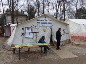 Im Camp in Presovo sind viele NGOs aktiv.